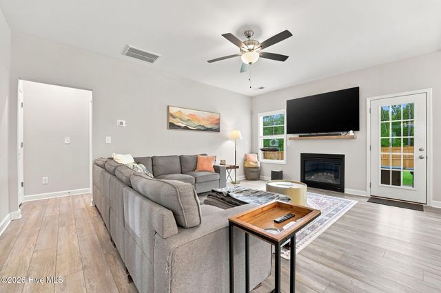 201 Rough Ridge Trail, Aberdeen, NC 28315