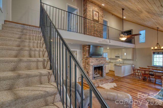 46 Wahuhu Court, Brevard, NC 28712