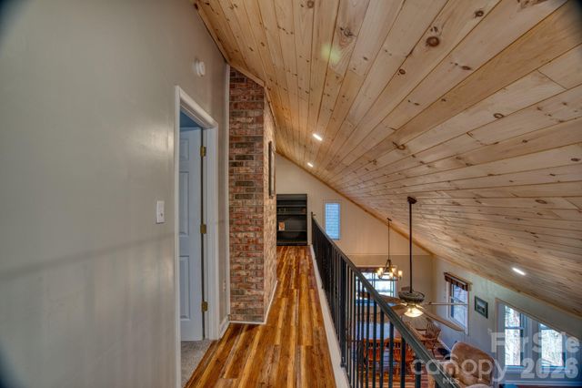 46 Wahuhu Court, Brevard, NC 28712