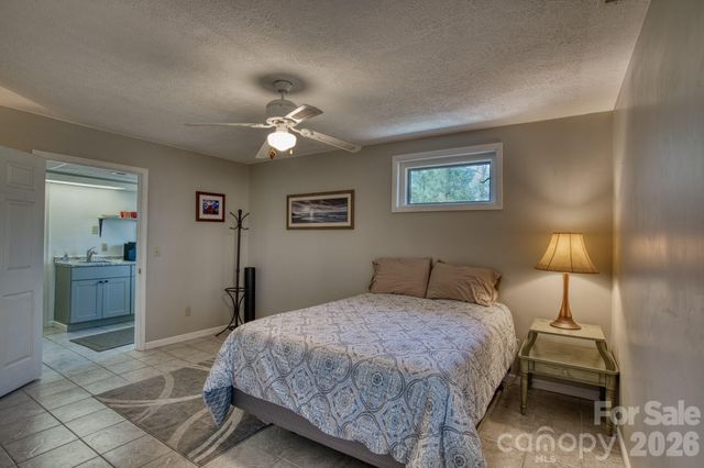 46 Wahuhu Court, Brevard, NC 28712