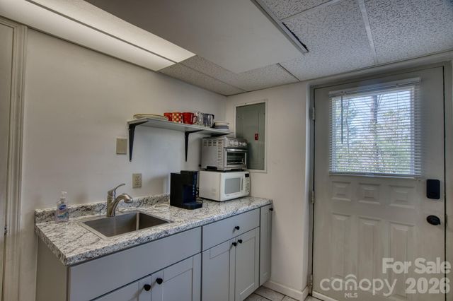 46 Wahuhu Court, Brevard, NC 28712