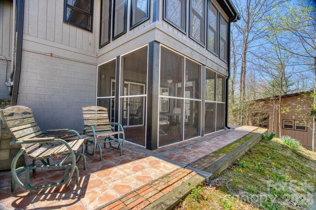 46 Wahuhu Court, Brevard, NC 28712