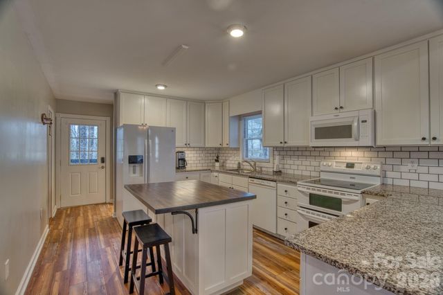46 Wahuhu Court, Brevard, NC 28712