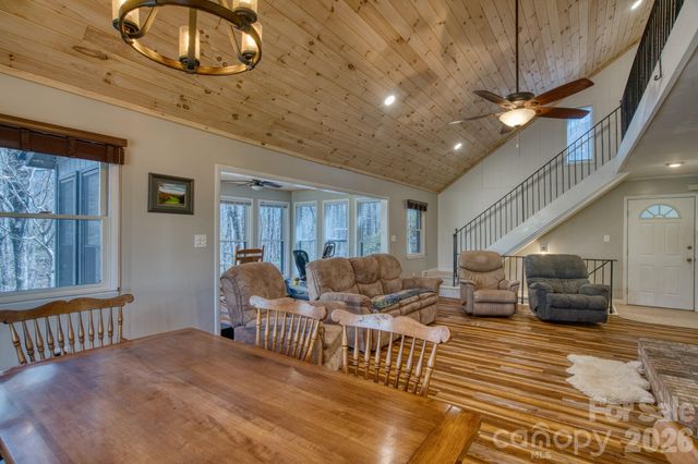 46 Wahuhu Court, Brevard, NC 28712