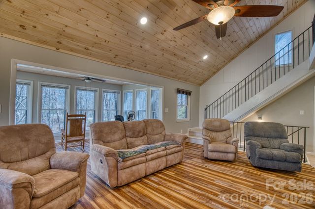 46 Wahuhu Court, Brevard, NC 28712