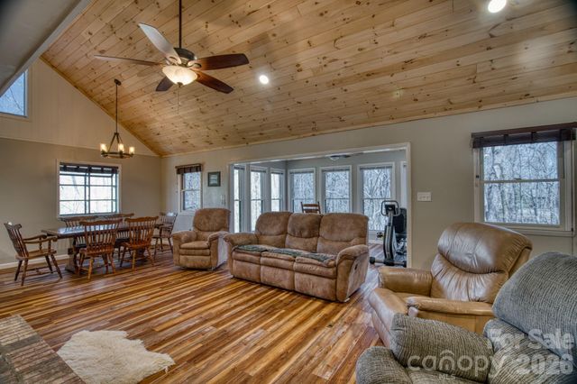 46 Wahuhu Court, Brevard, NC 28712