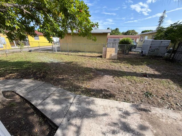 926 S F Street, Lake Worth Beach, FL 33460