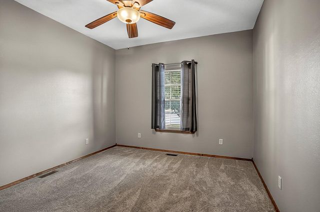 600 S Kiowa Court, Strafford, MO 65757