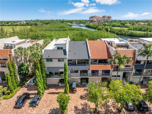 6112 Paradise Point Dr, Palmetto Bay, FL 33157
