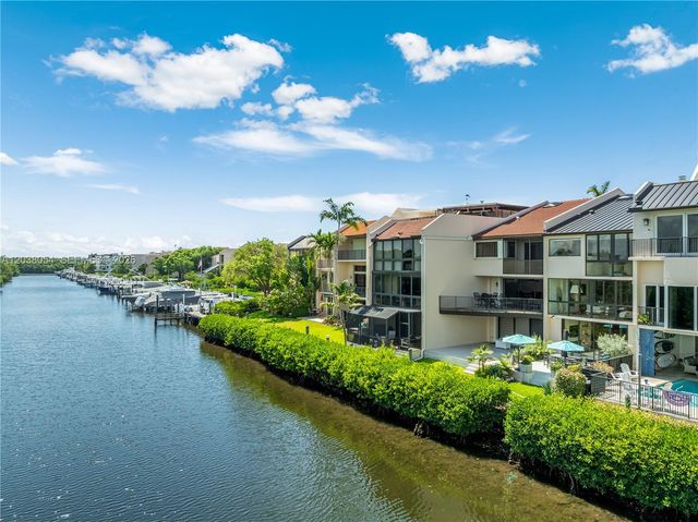 6112 Paradise Point Dr, Palmetto Bay, FL 33157