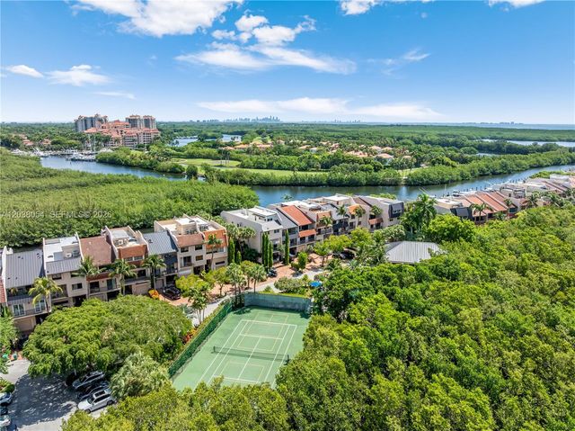 6112 Paradise Point Dr, Palmetto Bay, FL 33157