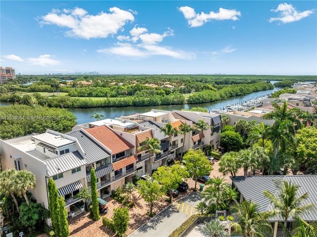 6112 Paradise Point Dr, Palmetto Bay, FL 33157