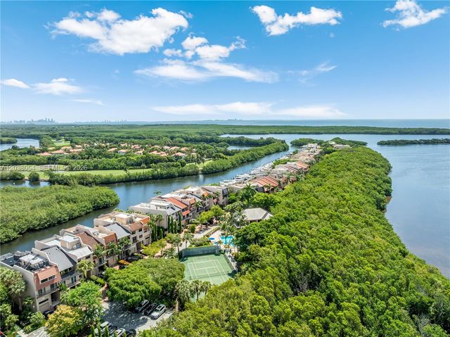 6112 Paradise Point Dr, Palmetto Bay, FL 33157