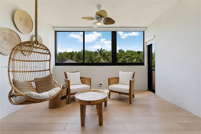 6112 Paradise Point Dr, Palmetto Bay, FL 33157