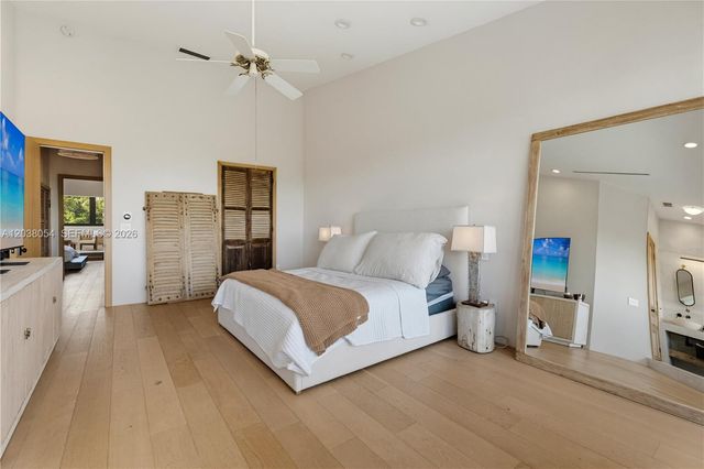 6112 Paradise Point Dr, Palmetto Bay, FL 33157