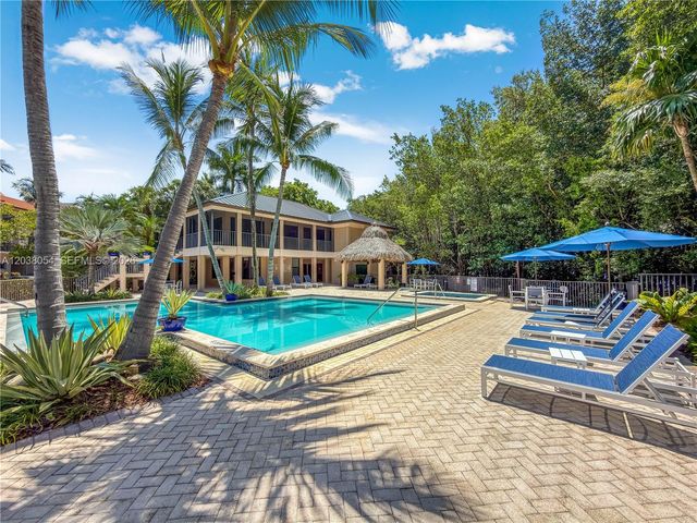 6112 Paradise Point Dr, Palmetto Bay, FL 33157