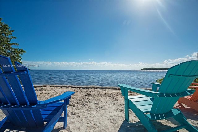 6112 Paradise Point Dr, Palmetto Bay, FL 33157