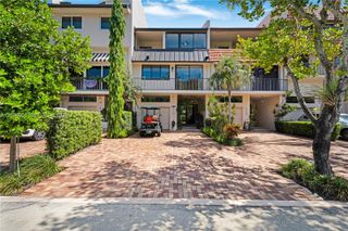 6112 Paradise Point Dr, Palmetto Bay, FL 33157