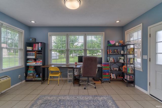 1906 N Keystone Court, Huntingburg, IN 47542
