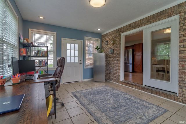 1906 N Keystone Court, Huntingburg, IN 47542
