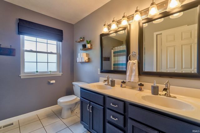 1906 N Keystone Court, Huntingburg, IN 47542