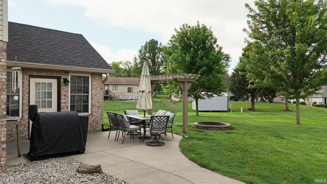 1906 N Keystone Court, Huntingburg, IN 47542