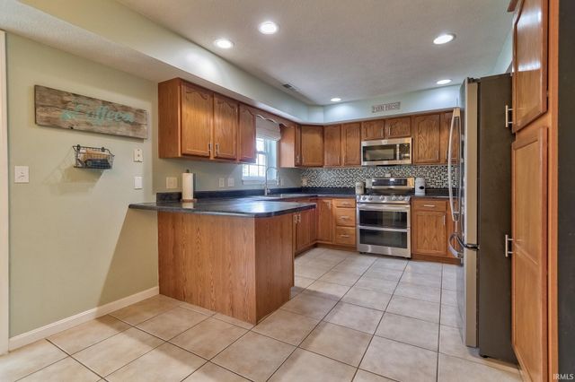 1906 N Keystone Court, Huntingburg, IN 47542
