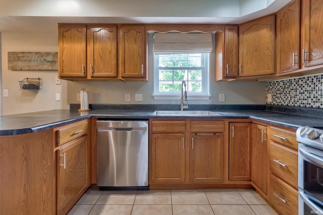 1906 N Keystone Court, Huntingburg, IN 47542