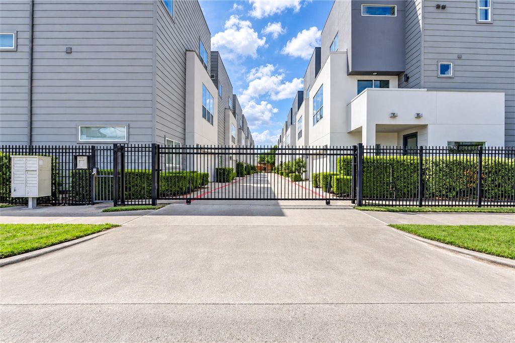 2234 Leeland Street, Houston, TX 77003