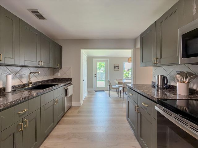 1813 SW 10th St 1813, Fort Lauderdale, FL 33312
