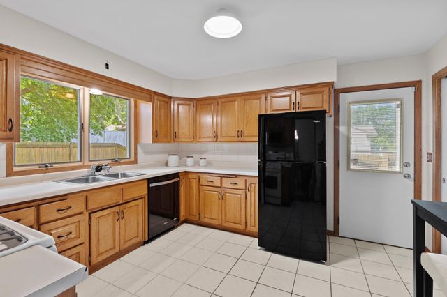 2124 Sapphire Lane, Eagan, MN 55122