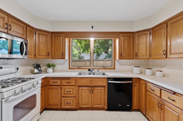 2124 Sapphire Lane, Eagan, MN 55122