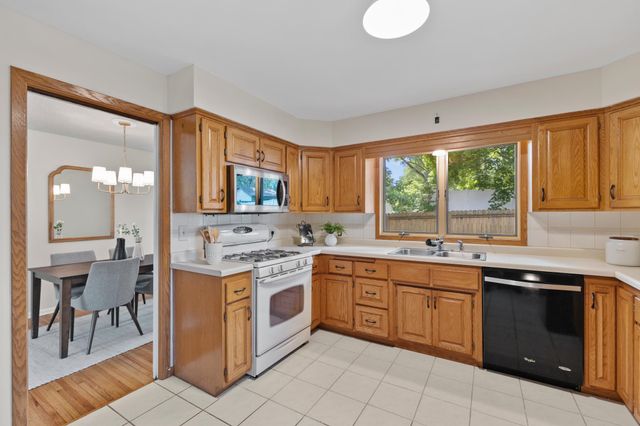 2124 Sapphire Lane, Eagan, MN 55122