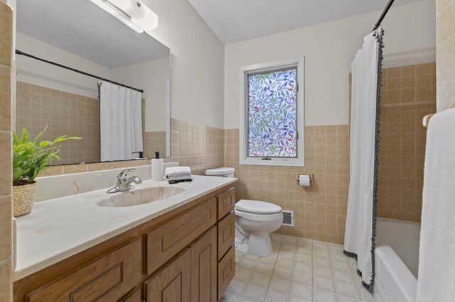 2124 Sapphire Lane, Eagan, MN 55122