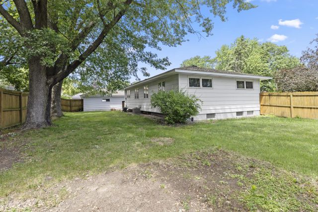 2124 Sapphire Lane, Eagan, MN 55122