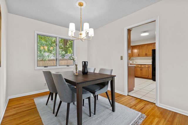 2124 Sapphire Lane, Eagan, MN 55122