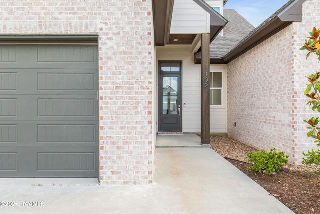 102 Queen Palm Circle, Youngsville, LA 70592