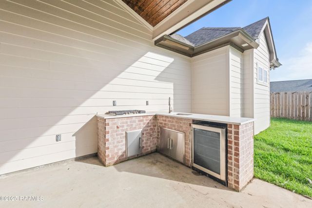 102 Queen Palm Circle, Youngsville, LA 70592