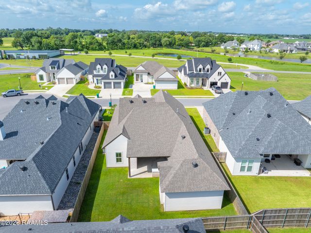 102 Queen Palm Circle, Youngsville, LA 70592