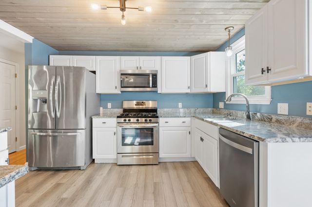 631 Central St, Holliston, MA 01746