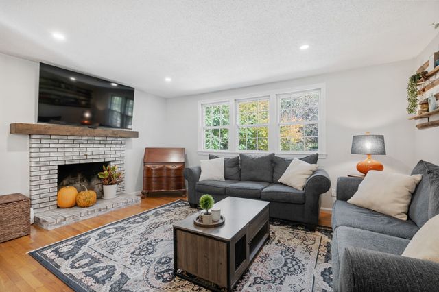 631 Central St, Holliston, MA 01746