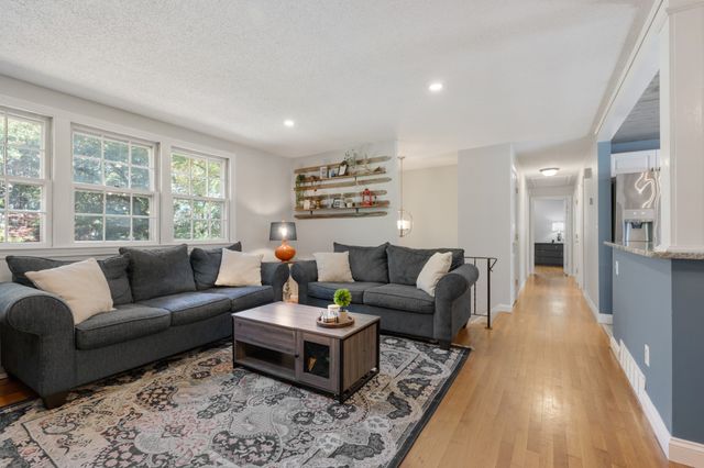 631 Central St, Holliston, MA 01746