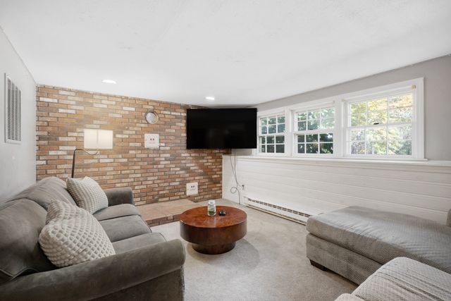 631 Central St, Holliston, MA 01746