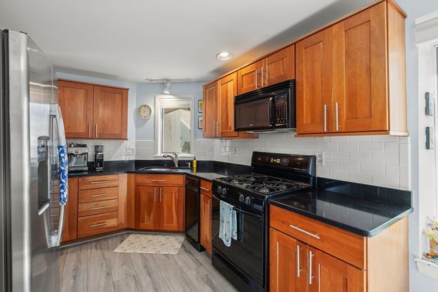 38 Woodland Park Dr 38, Haverhill, MA 01830