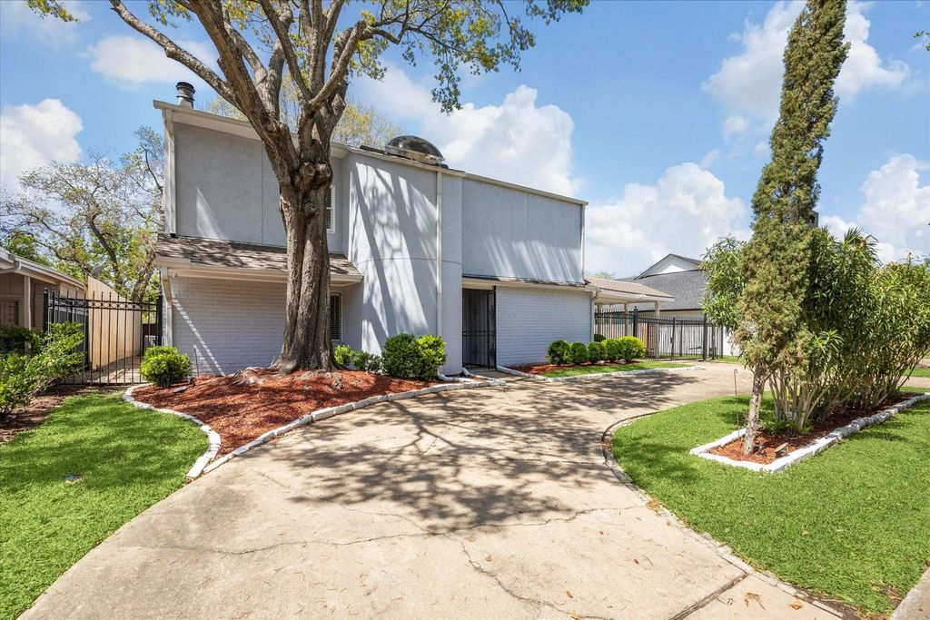 3302 Chris Drive, Houston, TX 77063