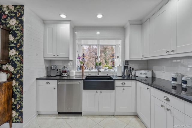 65 Birchbrook Drive, Smithtown, NY 11787