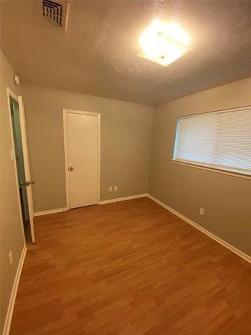 1102 Laurelhill Court, Arlington, TX 76015