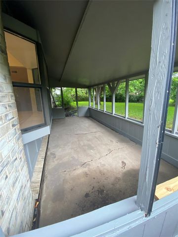 1102 Laurelhill Court, Arlington, TX 76015