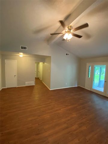 1102 Laurelhill Court, Arlington, TX 76015