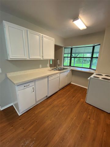 1102 Laurelhill Court, Arlington, TX 76015